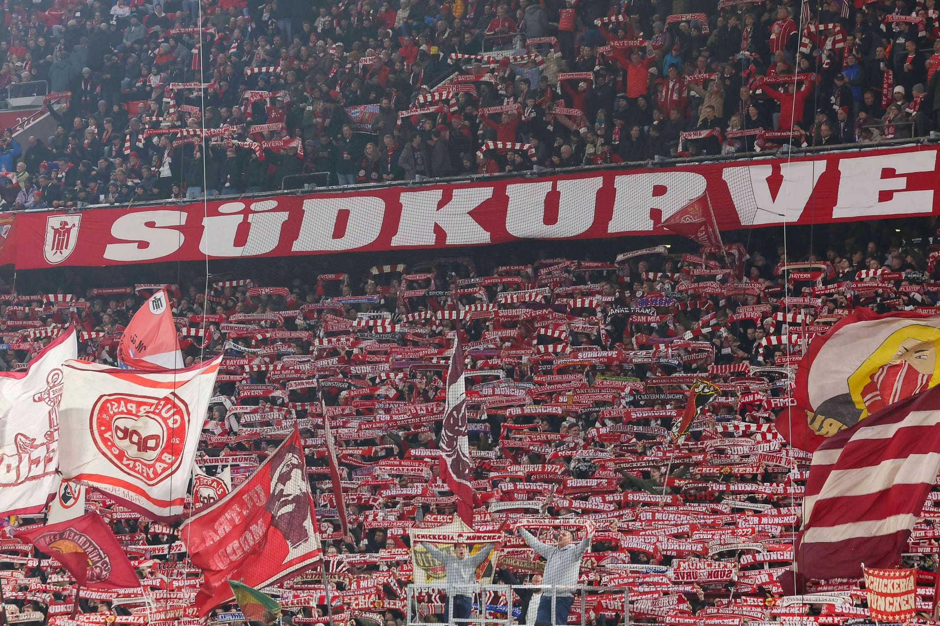 Südkurve in der Allianz Arena: Der deutsche Rekordmeister trauert um einen Fan.