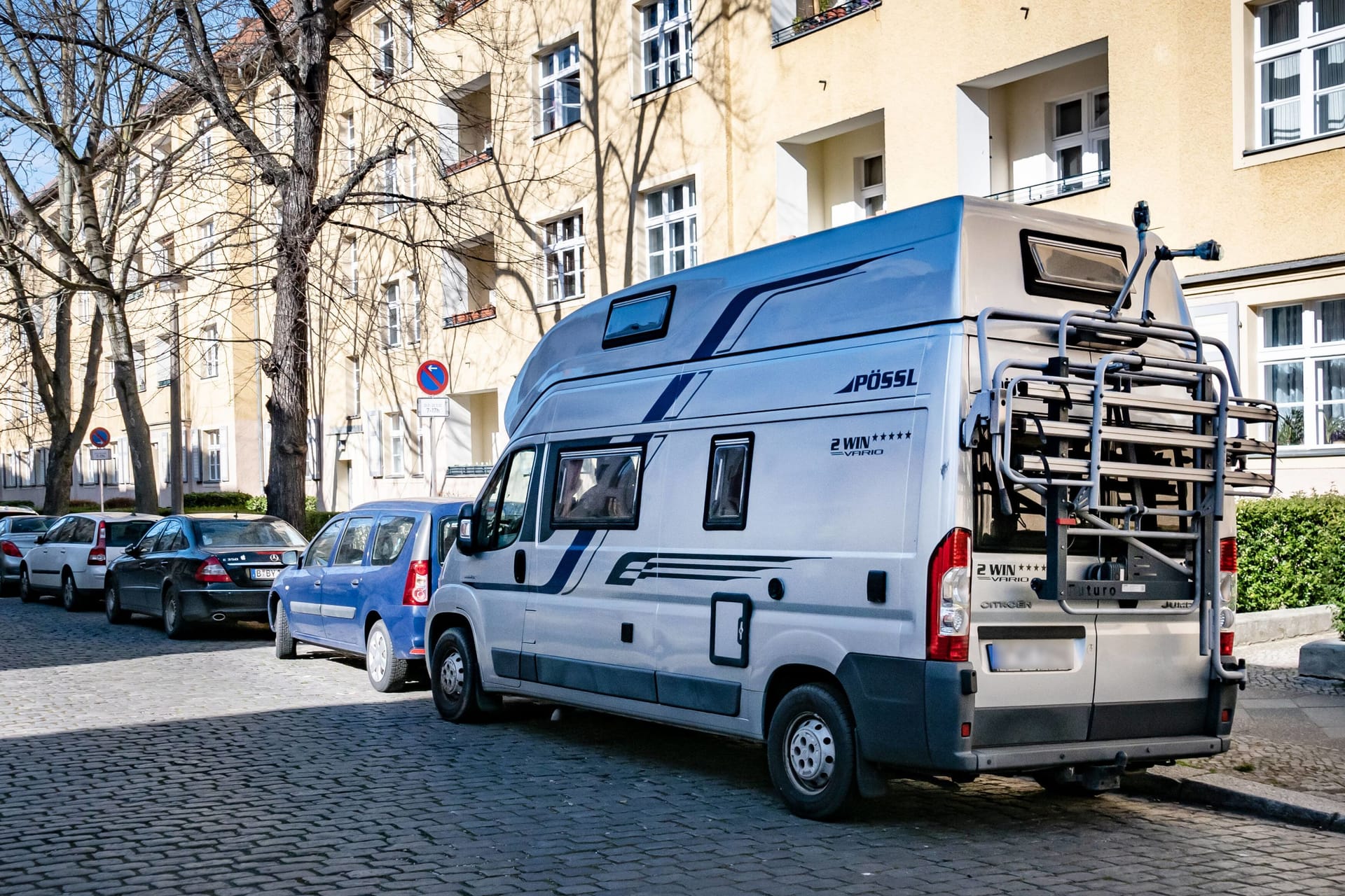 Abgemeldet bis zum Frühjahr: Viele Autos mit Saisonkennzeichen dürfen ab heute nur noch auf Privatgrund stehen.