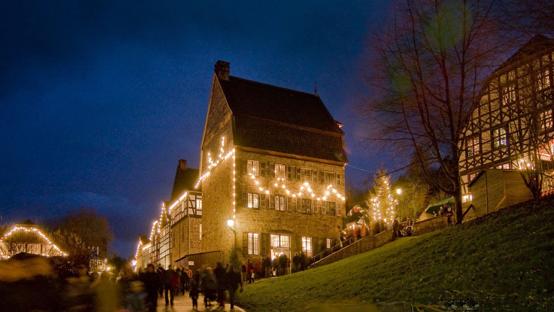 Jedes Jahr im Advent verwandelt sich das Freilichtmuseum in eine zauberhafte, weihnachtliche Kulisse.