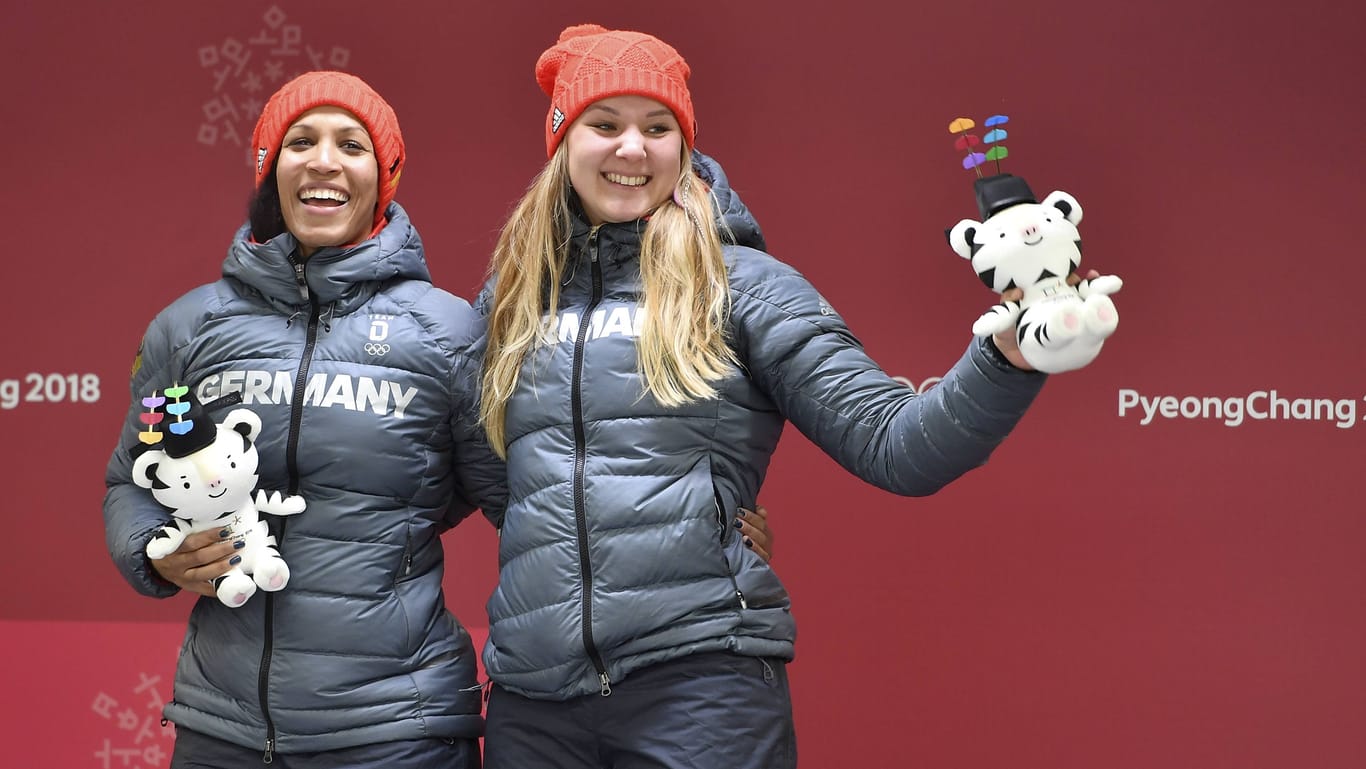 Lisa Buckwitz (r.) neben Mariana Jamanka beim Olympiasieg im Zweier-Bob 2018.