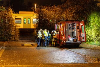 Am Montagabend kam es an den Bahnhöfen Kray-Süd und Steele-Ost S zu größeren Suchaktionen der Feuerwehr.