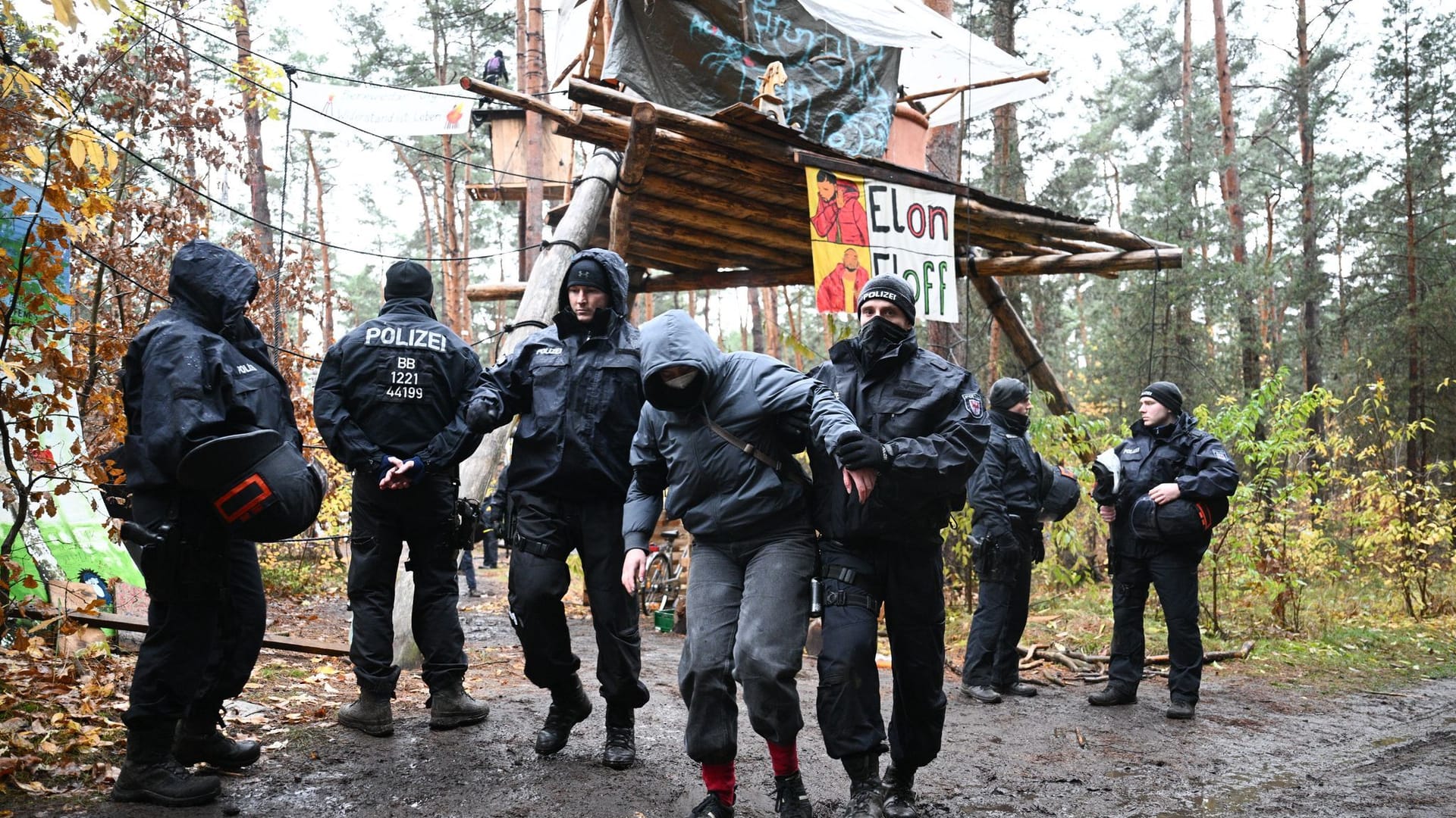 Polizei-Einsatz im Tesla-Protestcamp in Grünheide