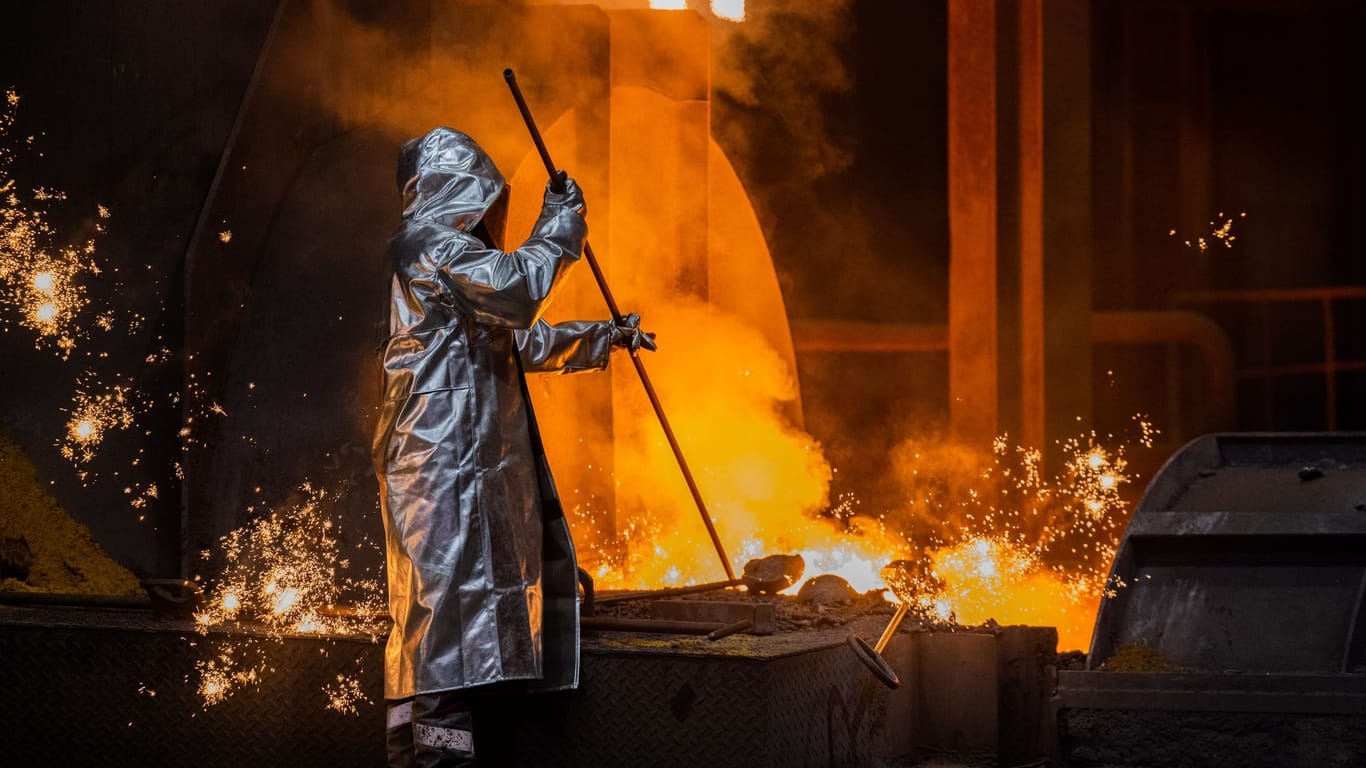 Am Hochofen bei Thyssenkrupp