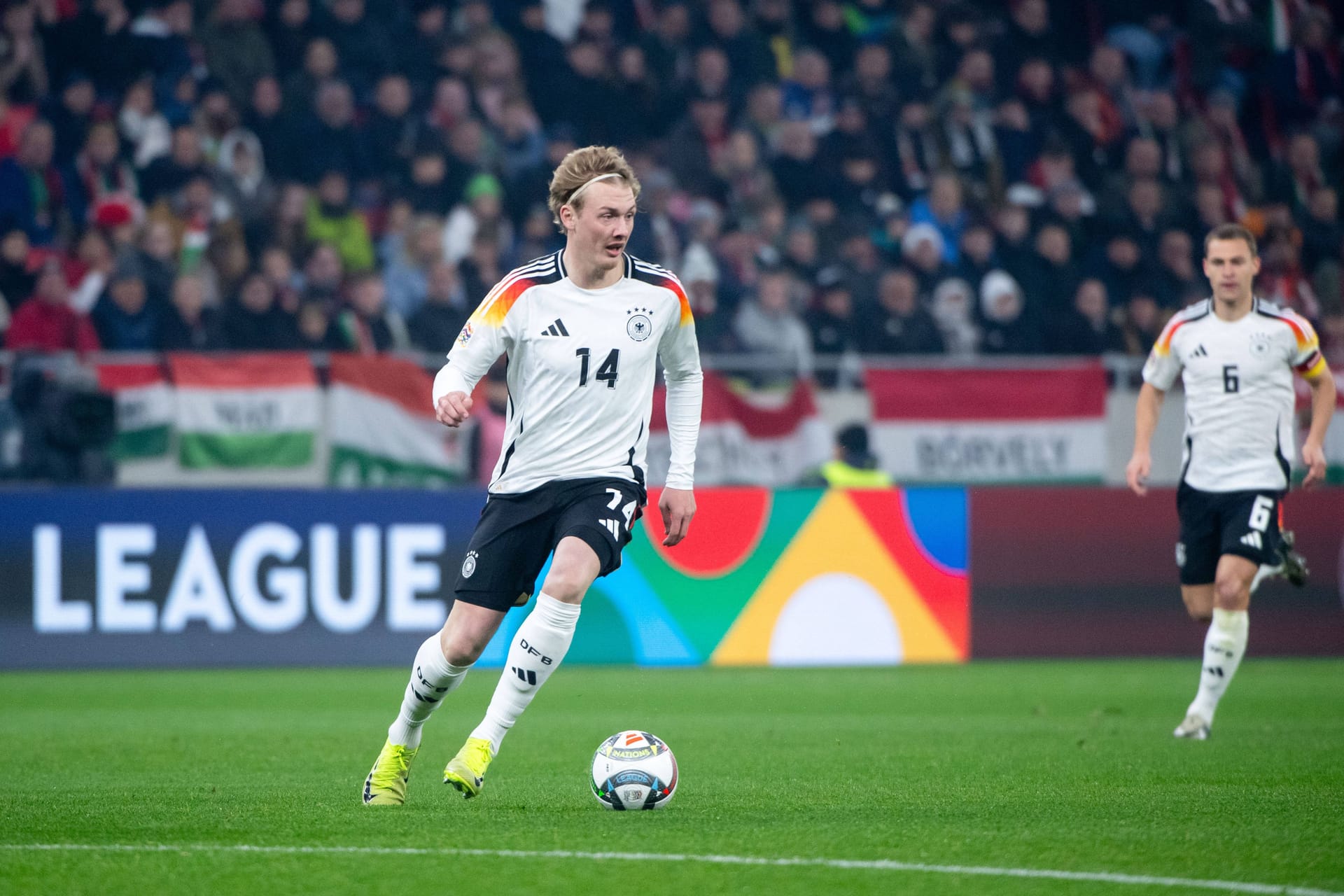 Julian Brandt: Der Dortmunder Rückkehrer konnte seine Chance nicht nutzen. Auf das gute Zusammenspiel mit Gnabry bei Deutschlands erstem Abschluss (12.) folgten Fehlpässe (wie in der 19.) und Ballverluste (wie in der 24.), die gefährlich wurden. Sein gutes Raumgefühl ermöglichte ihm oft gute Aktionen, doch nur selten konnte er diese nutzen. Die gute Konterchance kurz nach der Pause endete auch mit einem Fehlpass von ihm (48.). Note 4