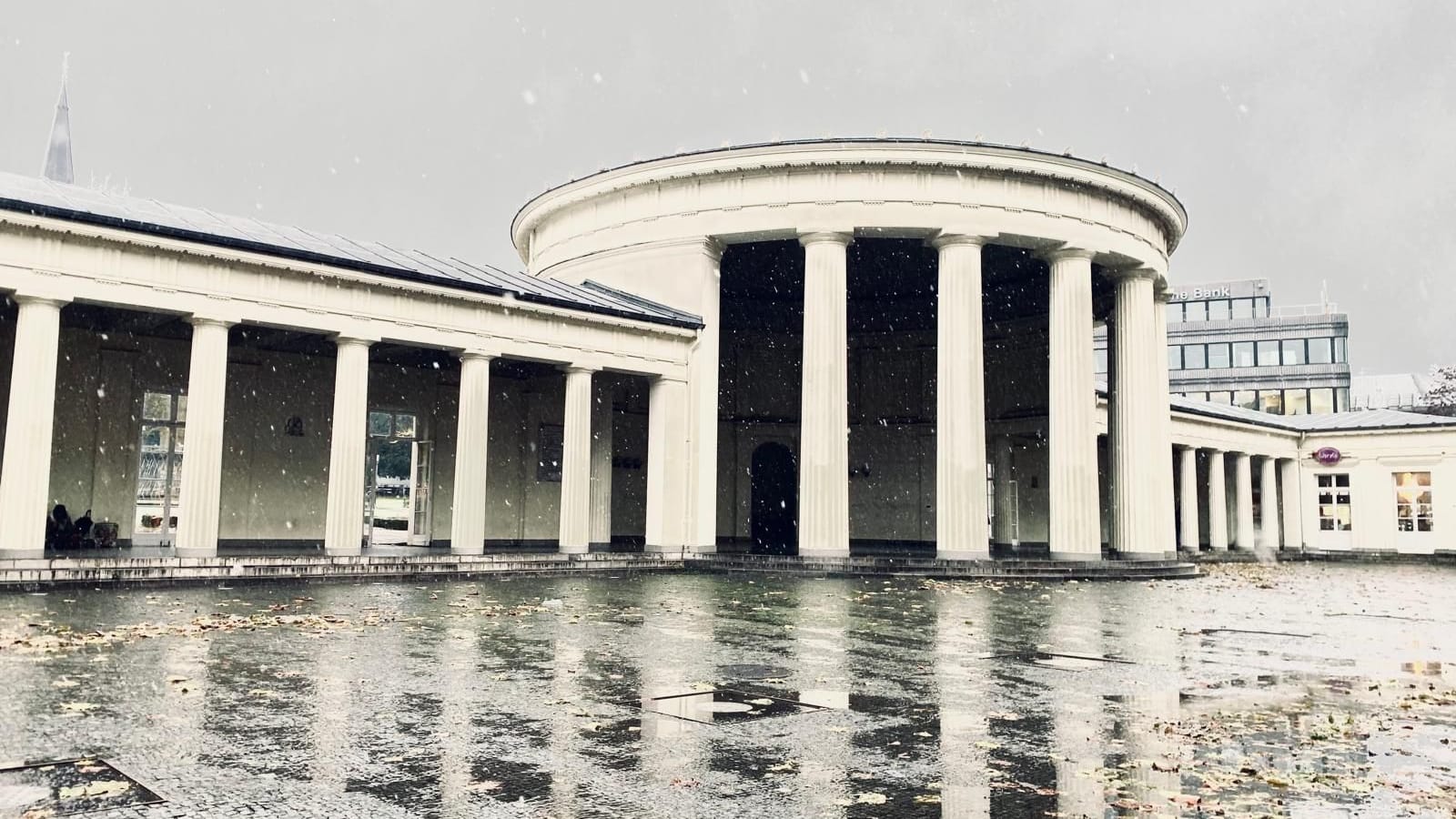 Wintereinbruch in der Kaiserstadt: Auf dem Boden bleibt der Schnee bisher nicht liegen.