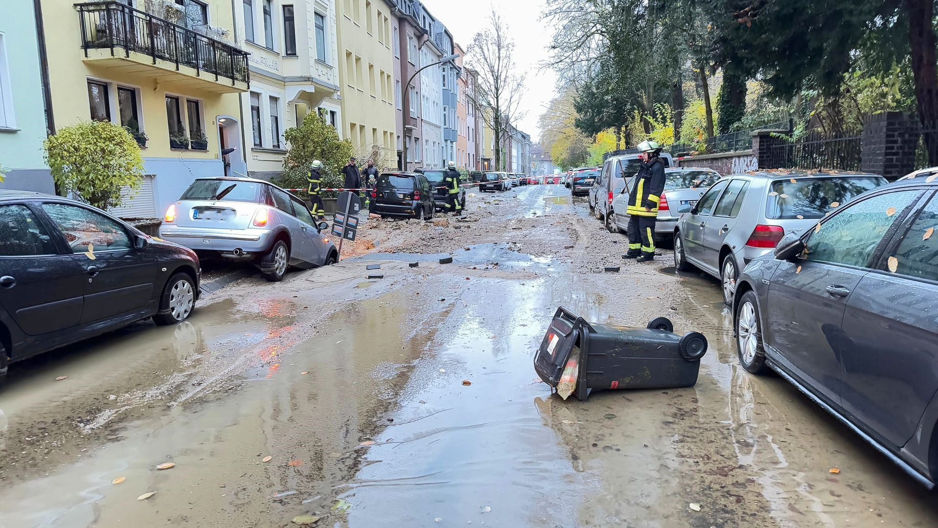 Ein Wasserrohrbruch in Dortmund hat eine Spur der Verwüstung nach sich gezogen.