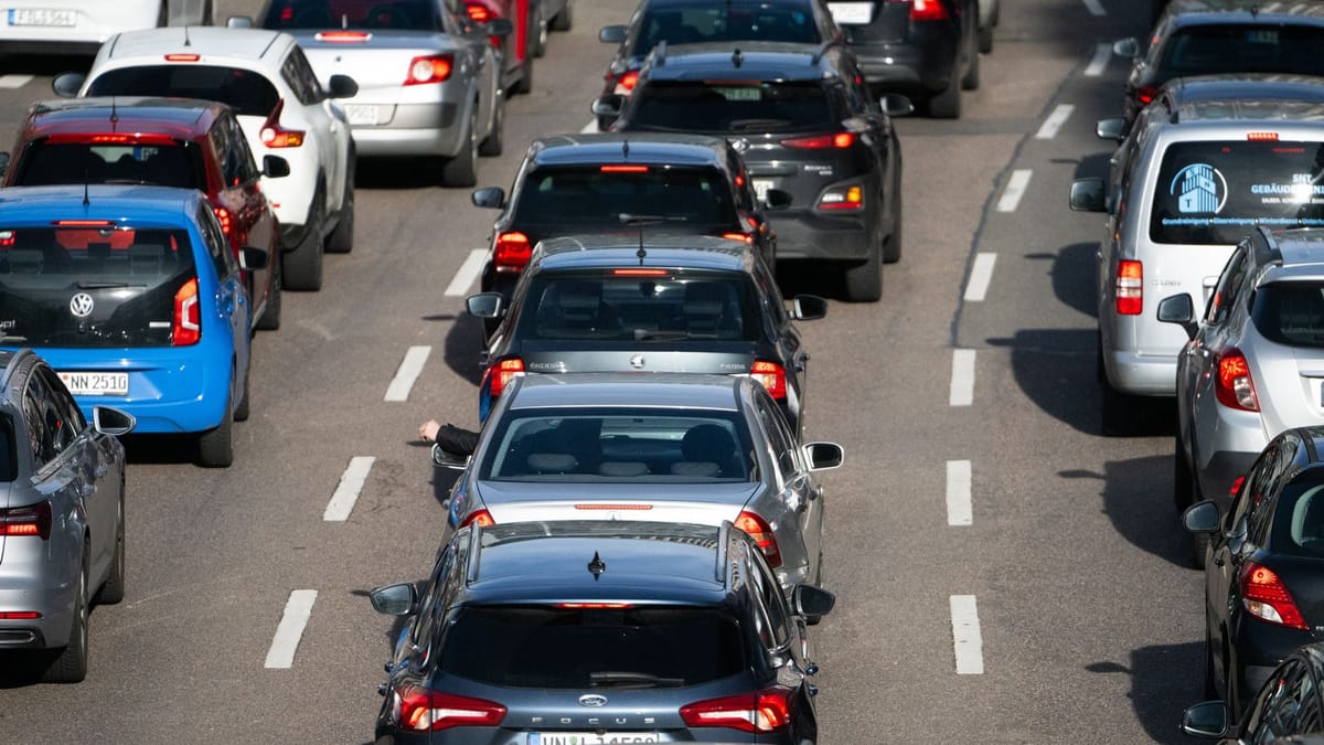 Staugefahr In Hamburg So Umfahren Autofahrer Die Vollsperrungen Auf A24 Und A1 - vufav06