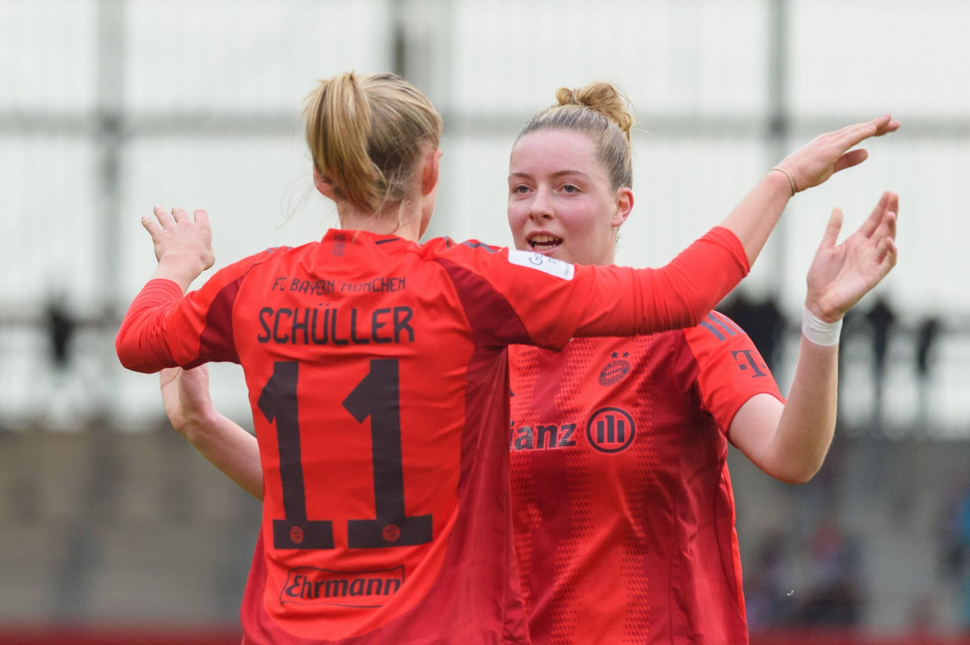 Lea Schüller und Alara Şehitler (r.): Sie gilt als größtes Talent im deutschen Frauenfußball.