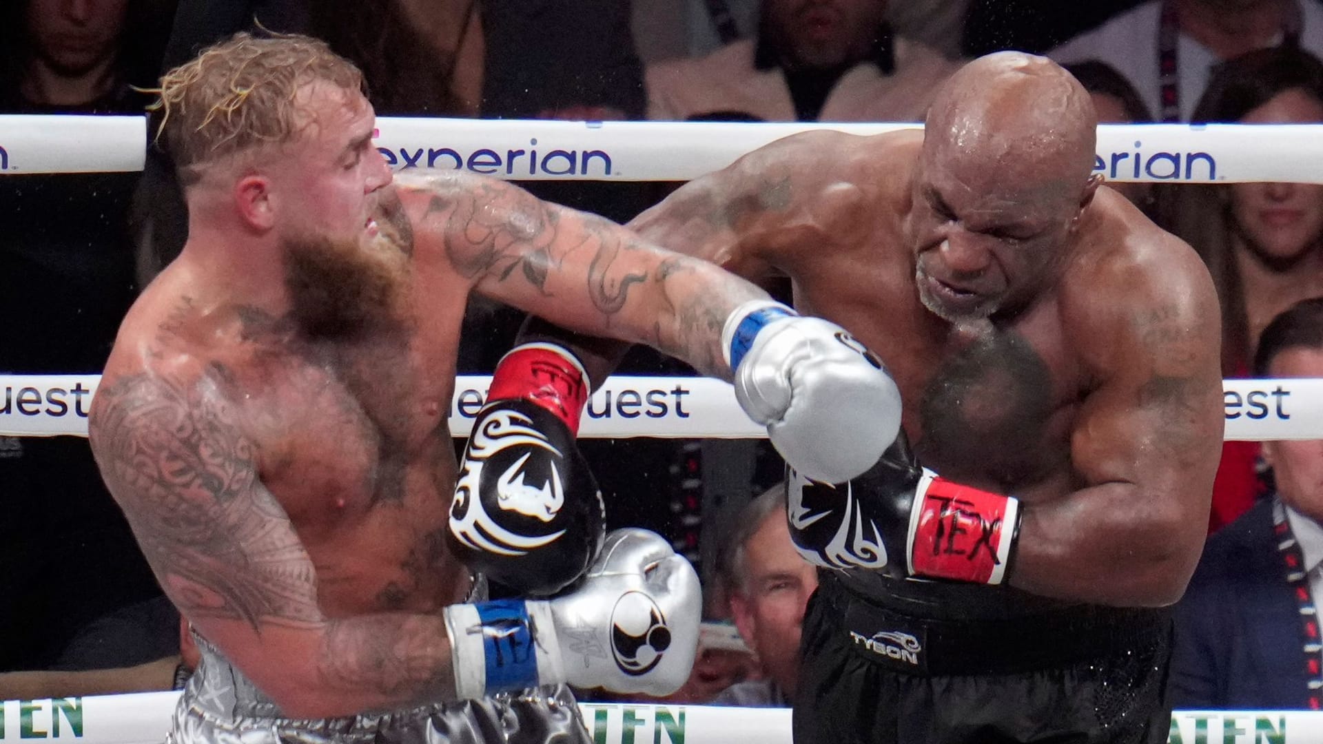 Mike Tyson und Jake Paul beim Kampf in Arligton (Texas).