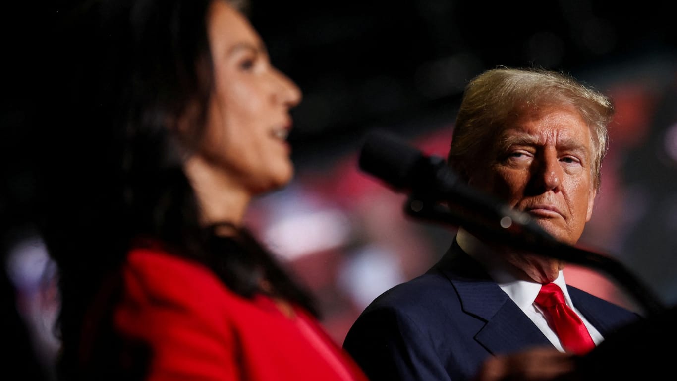 Trump und Gabbard bei einer gemeinsamen Wahlkampfveranstaltung in North Carolina.