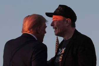 Donald Trump und Elon Musk im Wahlkampf: Das Ziel ihrer gemeinsamen Pläne wird deutlicher.