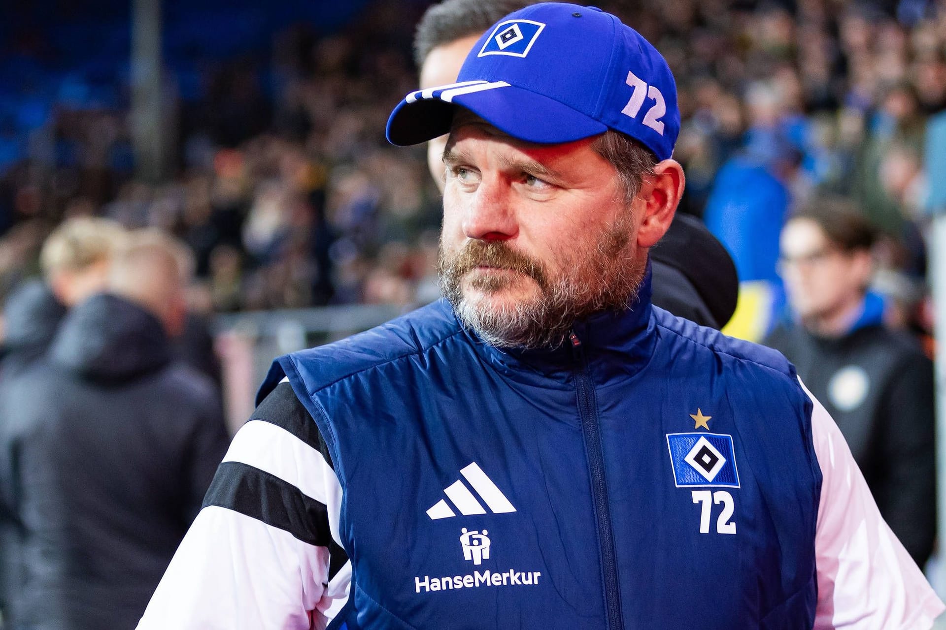 Steffen Baumgart beim Auswärtsspiel in Braunschweig: Der HSV-Trainer wirkt nach neun Monaten im Amt gescheitert.