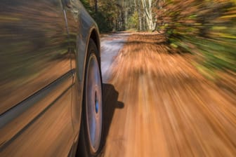 Goldener Herbst: Für Autofahrer hat er auch Schattenseiten. Deshalb stehen jetzt einige Checks an.