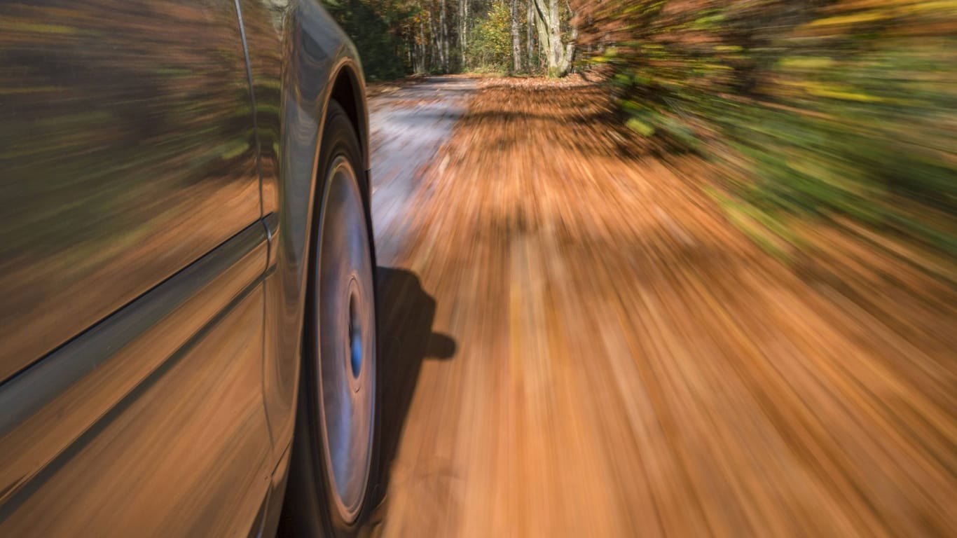 Goldener Herbst: Für Autofahrer hat er auch Schattenseiten. Deshalb stehen jetzt einige Checks an.