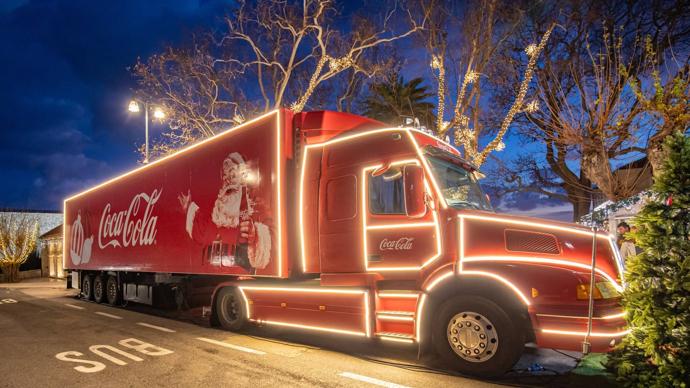 Der Coca-Cola-Truck (Archivbild): Er kommt in diesem Jahr erneut in die Hauptstadt.