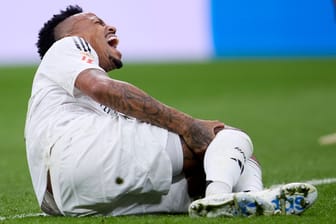 Schmerzensschrei: Reals Éder Militão bleibt im Spiel gegen Osasuna am Boden liegen.