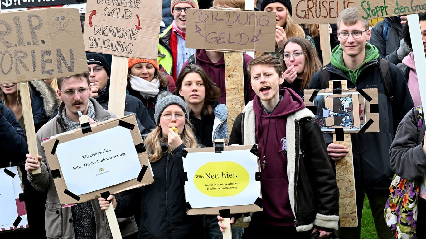 Zentrale Kundgebung gegen die Hochschulfinanzierung