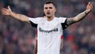 Verzweifelt: Leverkusens Xhaka im Spiel beim FC Liverpool.