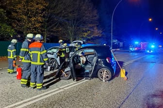 Verkehrsunfall auf der Bergedorfer Straße: Vier Pkw sind beteiligt.