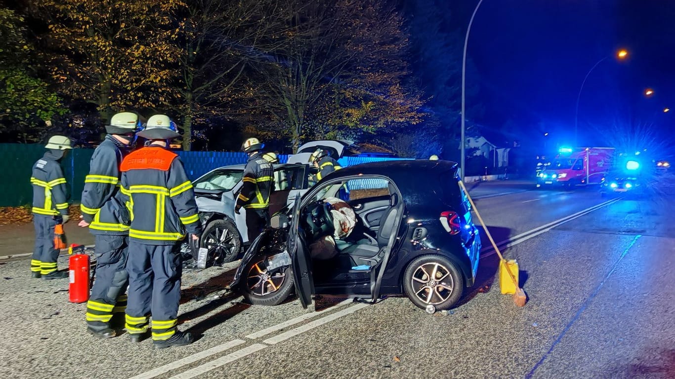 Verkehrsunfall auf der Bergedorfer Straße: Vier Pkw sind beteiligt.