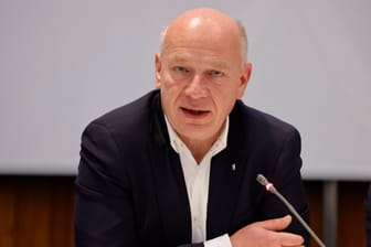 Kai Wegner (Archivbild): Seine Regierung hat ein milliardenschweres Sparprogramm präsentiert.