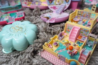 Eine bunte Polly Pocket Sammlung aus den 90ern