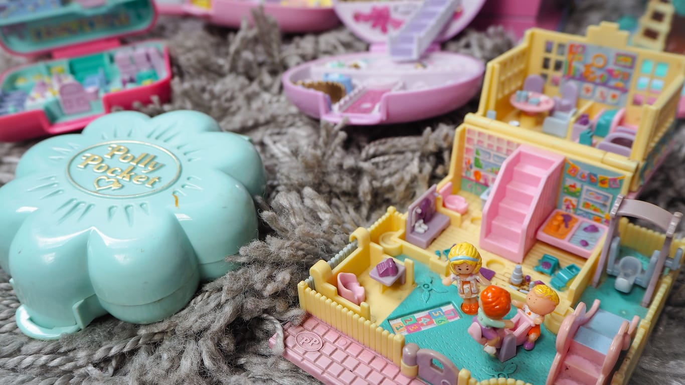 Eine bunte Polly Pocket Sammlung aus den 90ern