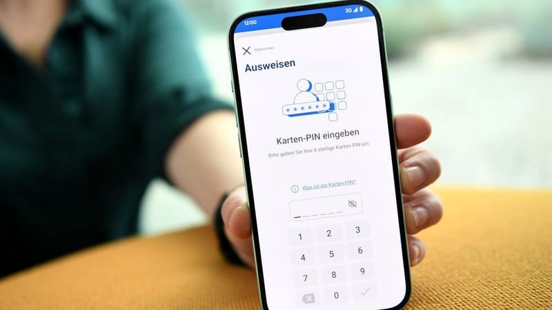 Alles sicher und verschlüsselt: Die auf dem E-Perso gespeicherten Daten werden nur übertragen, wenn man sie mit per PIN freigibt.
