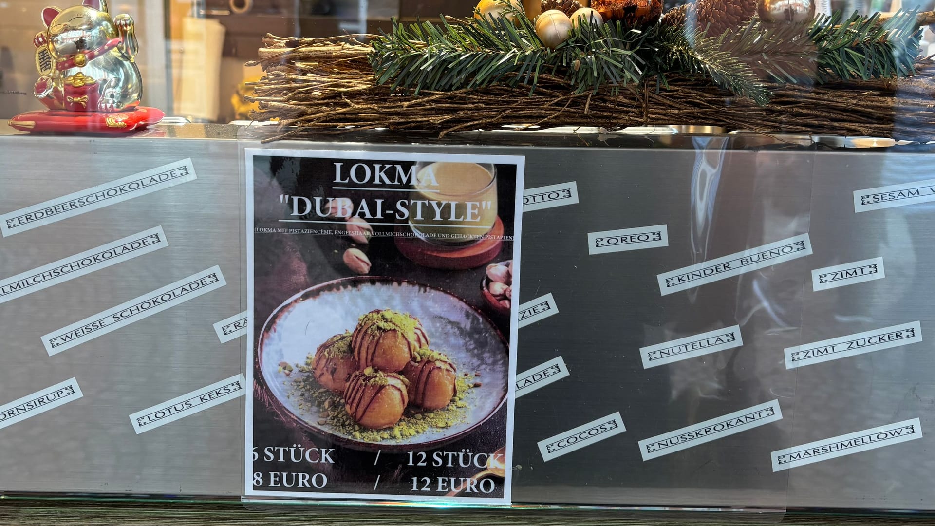 Die Lokma im Dubai-Style werden mit Pistaziencreme, Milchschokolade und Kadayif-Teigfäden serviert.