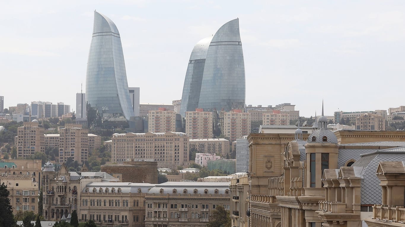 Baku-Stadt (Symbolbild): Von hier flossen Milliarden veruntreute Euros nach Europa.