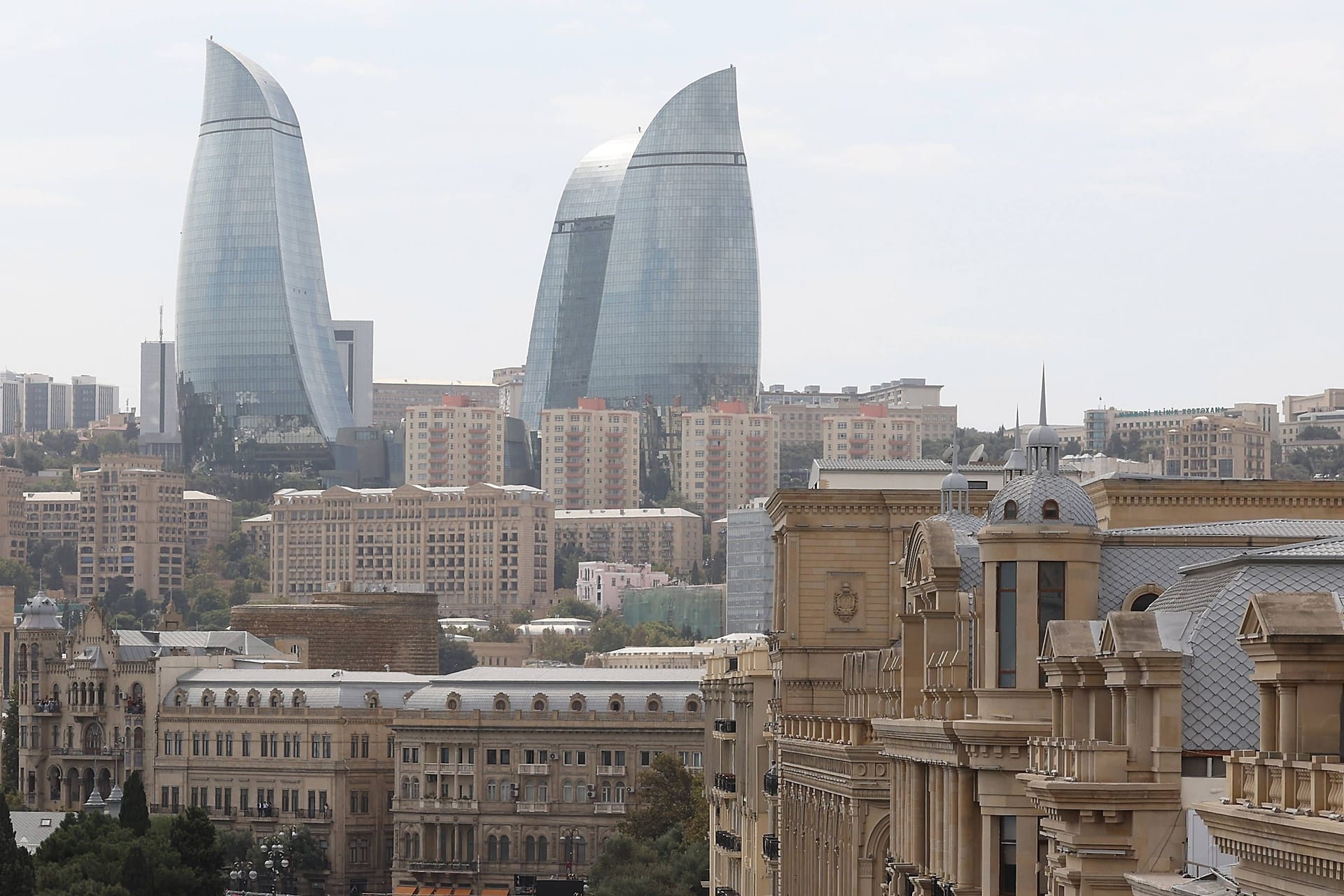 Baku-Stadt (Symbolbild): Von hier flossen Milliarden veruntreute Euros nach Europa.