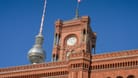 Das Rote Rathaus in Berlin (Archivbild): Die Hauptstadt leidet unter knappen Kassen.