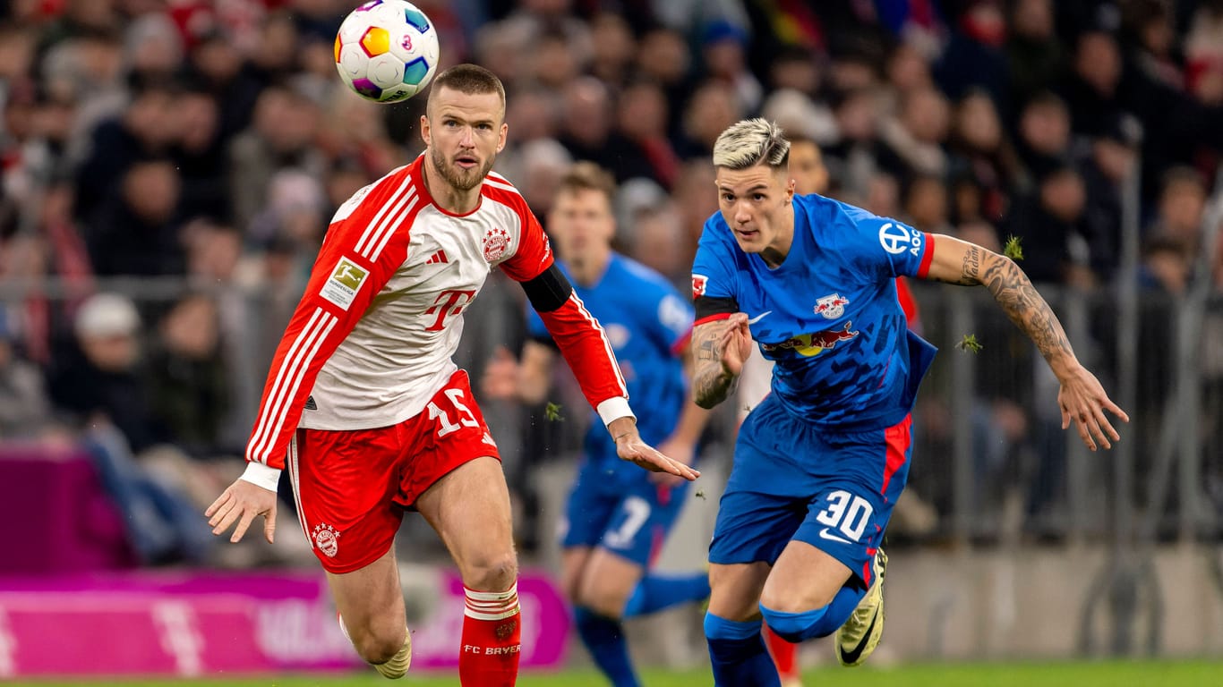 Eric Dier (l.) im Duell mit Benjamin Šeško: Das Duell zwischen Bayern und Leipzig findet dieses Jahr an einem Freitag statt.