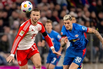 Eric Dier (l.) im Duell mit Benjamin Šeško: Das Duell zwischen Bayern und Leipzig findet dieses Jahr an einem Freitag statt.