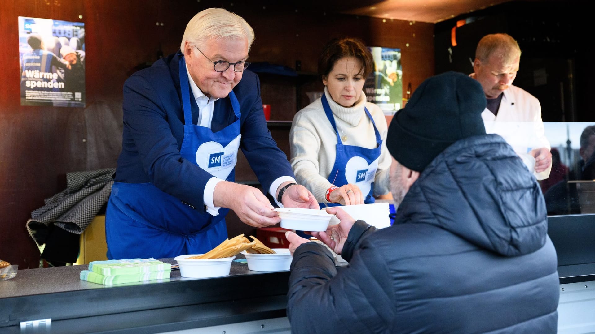 Bundespräsident besucht Berliner Kältebusse