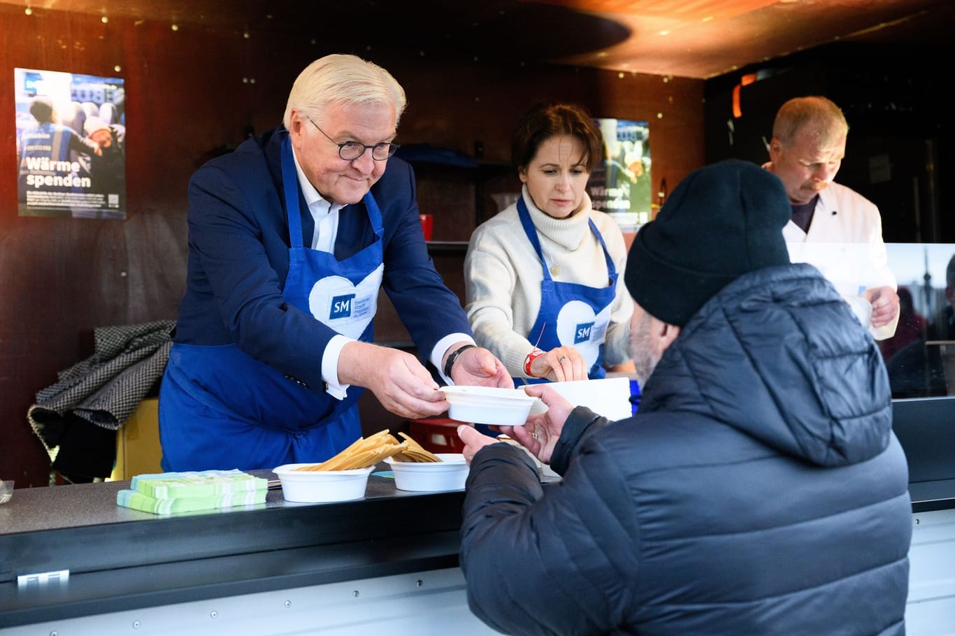 Bundespräsident besucht Berliner Kältebusse