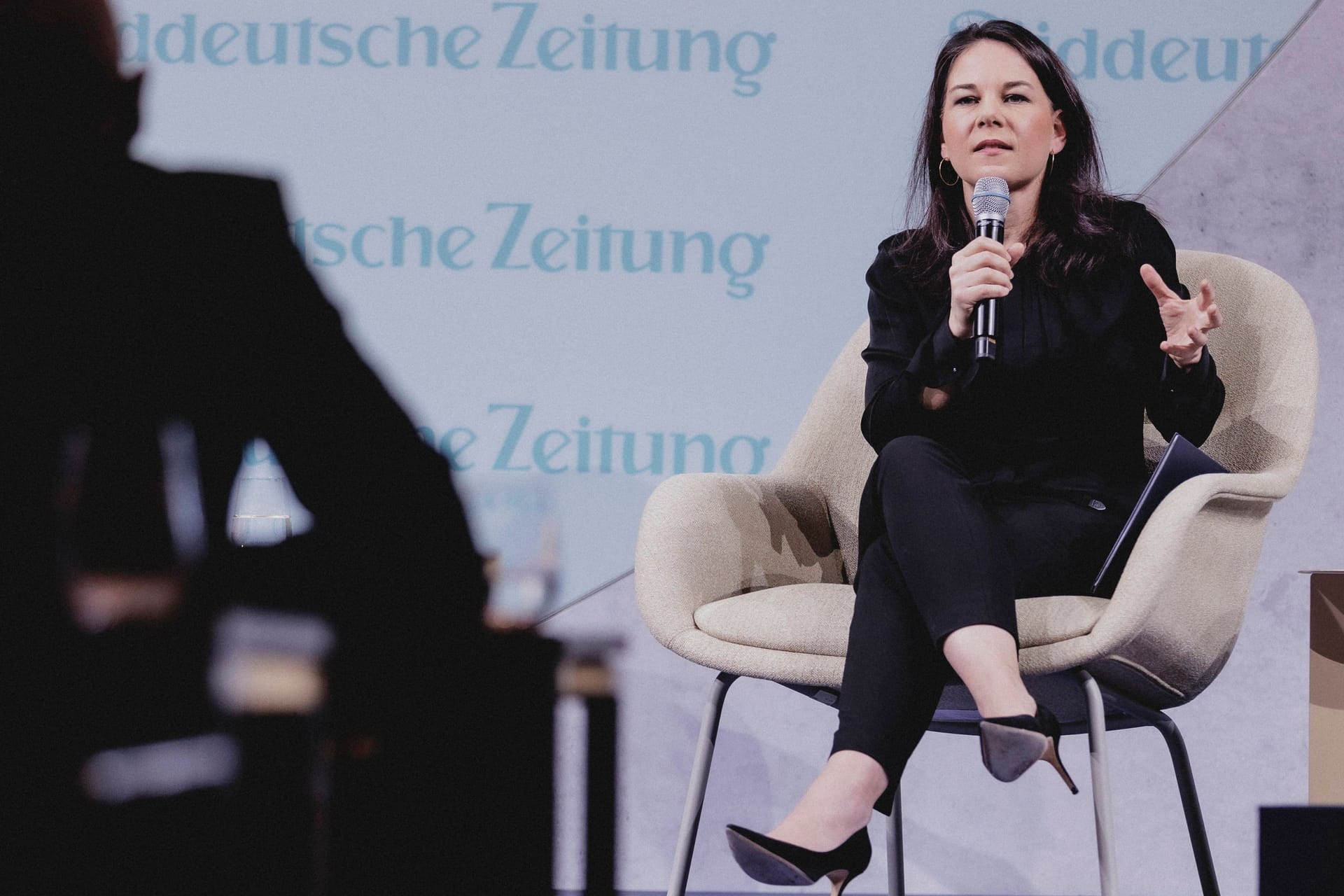 Annalena Baerbock auf der von der Süddeutschen Zeitung organisierten Konferenz.