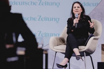 Annalena Baerbock auf der von der Süddeutschen Zeitung organisierten Konferenz.