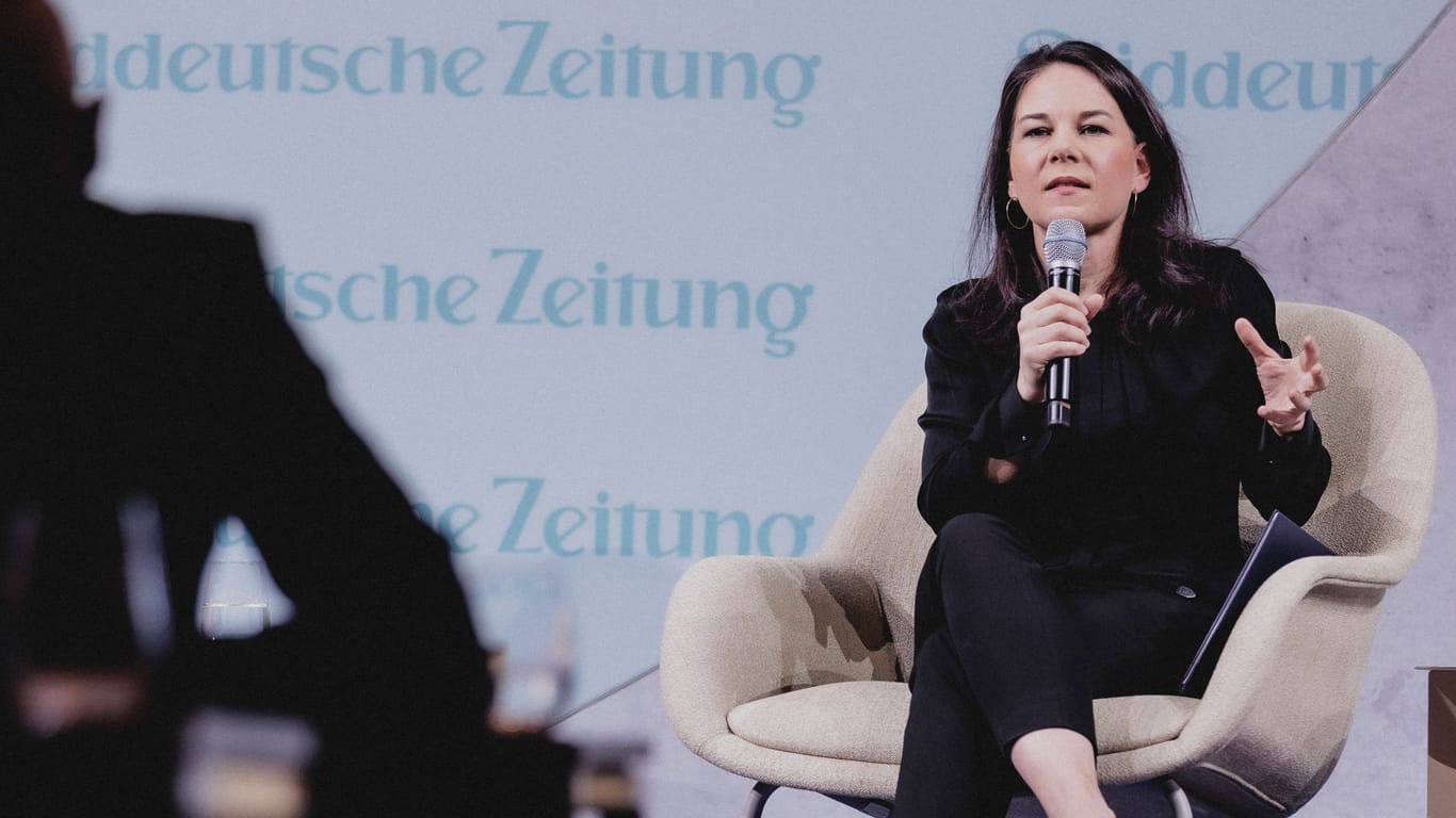 Annalena Baerbock auf der von der Süddeutschen Zeitung organisierten Konferenz.