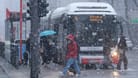 Winterwetter in Hamburg-Rotherbaum (Archivbild): In Schleswig-Holstein und Hamburg wird es in den kommenden Tagen nass und kalt.