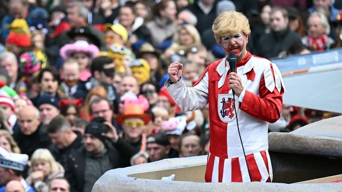 Brings spielen beim Karneval-Start vor dem Rathaus