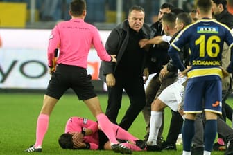 MKE Ankaragücü - Caykur Rizespor - Attacke auf Schiedsrichter