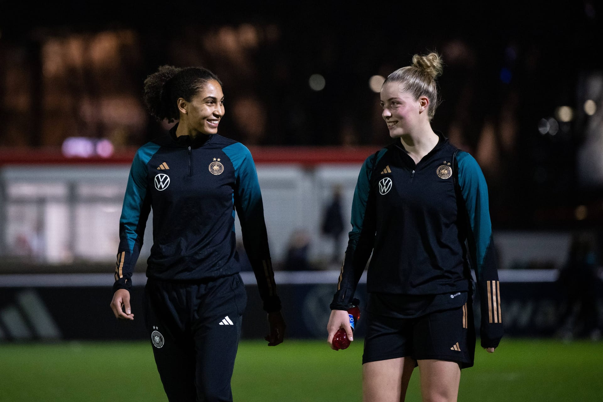 Cora Zicai und Alara Şehitler (r.): Beide wurden erstmals für die DFB-Frauen nominiert.