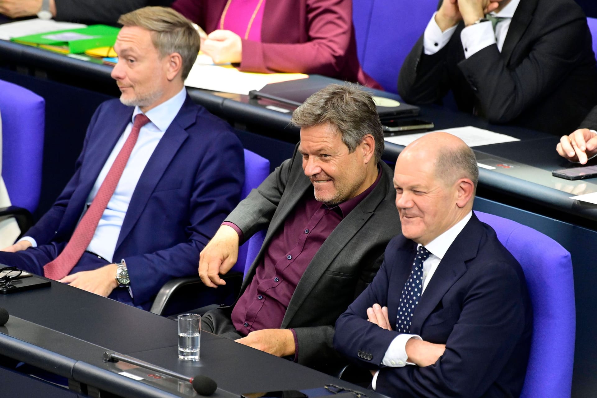 Die Ampel-Chefs (v.l.) Christian Lindner (FDP), Robert Habeck (Grüne) und Olaf Scholz (SPD) im Jahr 2021: "Von Transparenz hielt man bei in den Ministerien nicht viel."