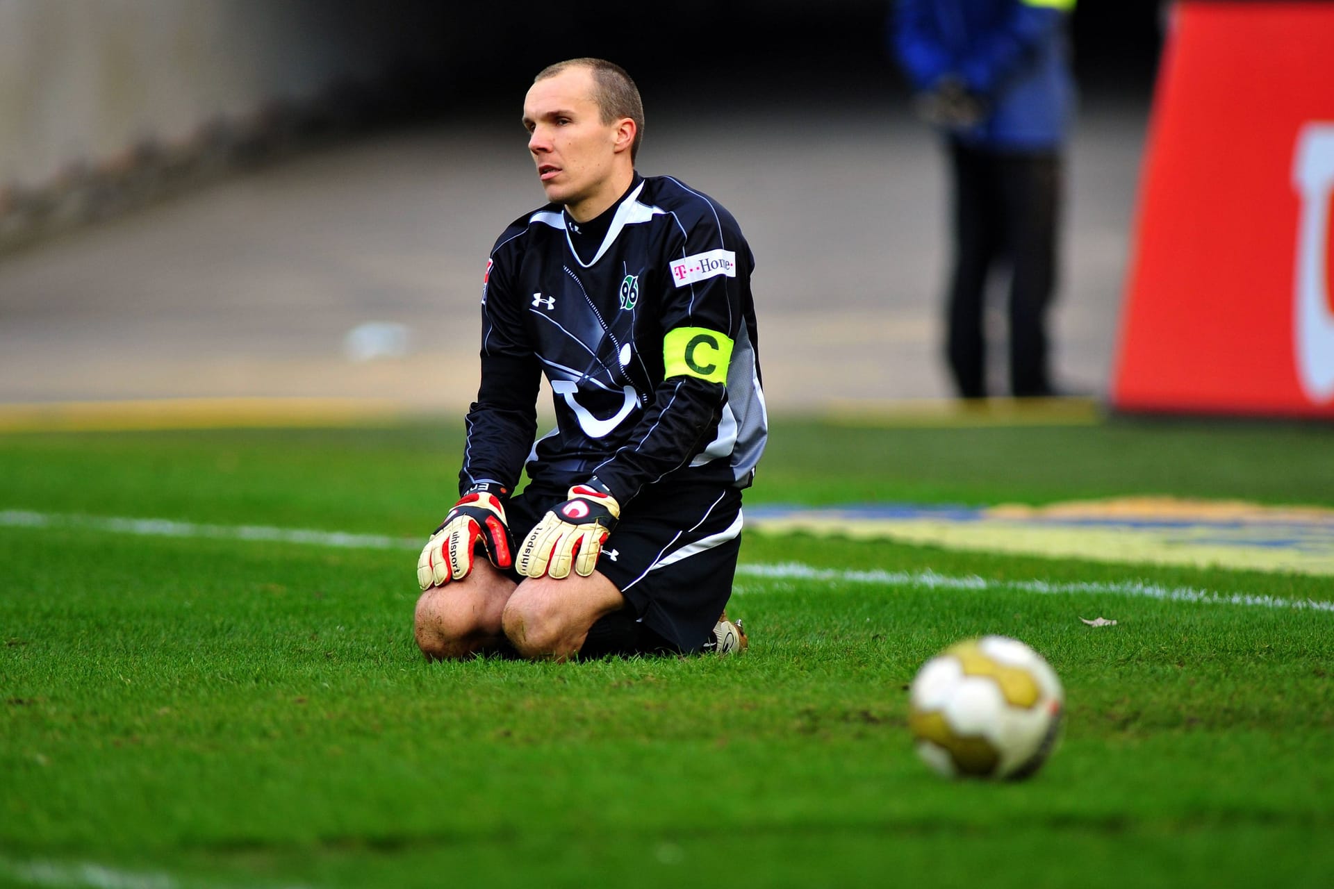 Robert Enke (Archivbild): Hannovers Keeper stand noch wenige Tage vor seinem Tod im Tor der "Roten". Robert Enke (Archivbild): Hannovers Keeper stand noch wenige Tage vor seinem Tod im Tor der "Roten".