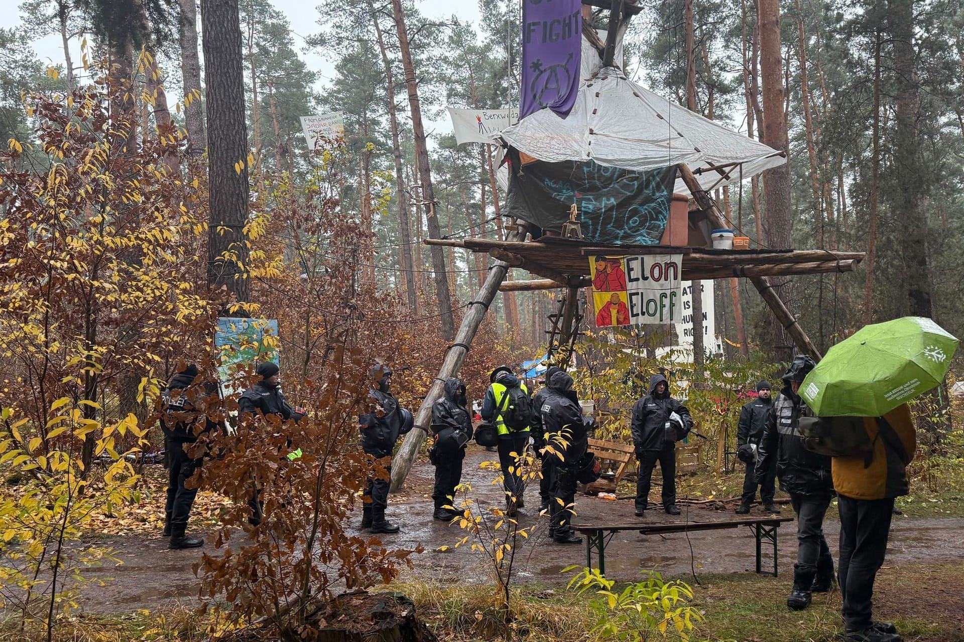 Polizei-Einsatz im Tesla-Protestcamp in Grünheide