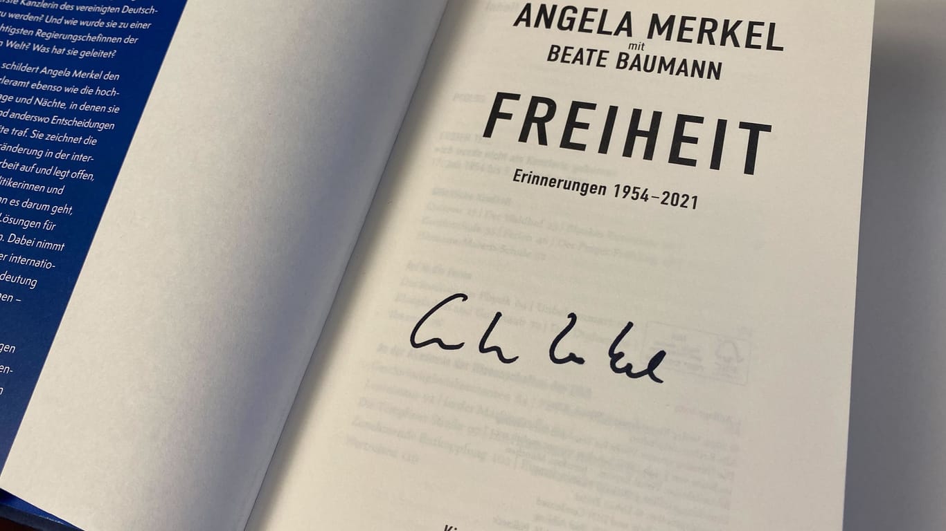 Signiertes Exemplar von Merkels Buch: "Als Spekulationsobjekt würde ich das Buch nicht empfehlen", sagt der Experte.