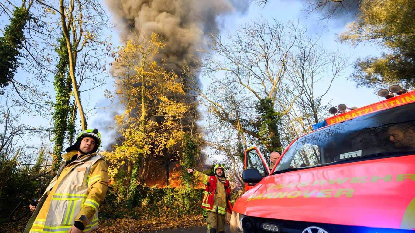 Großbrand in Hannover: Rund 500 Toiletten waren Brand geraten.