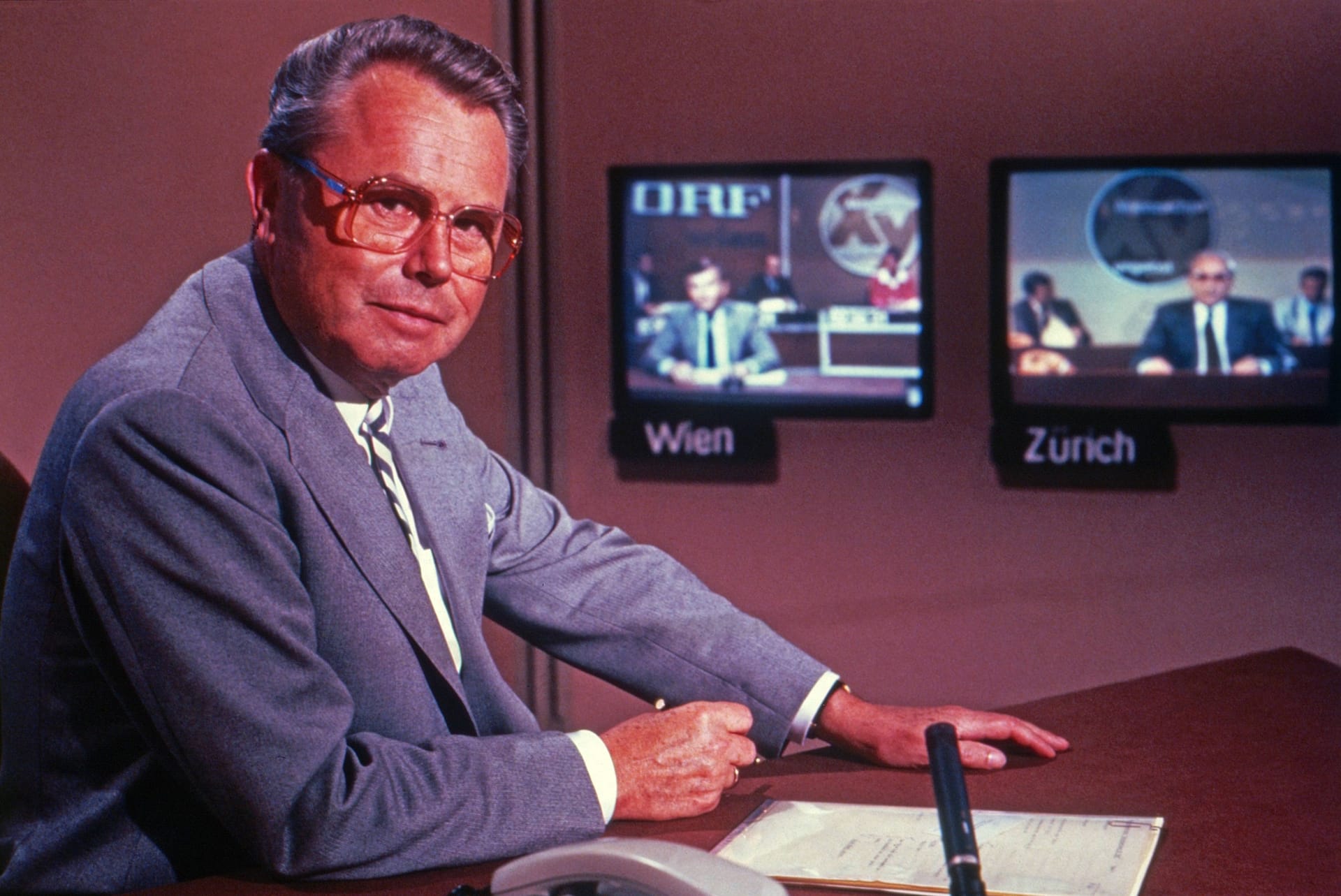 1986: Eduard Zimmermann mit den Studios Wien (Peter Nidetzky) und Zürich (Konrad Toenz) auf den Monitoren.