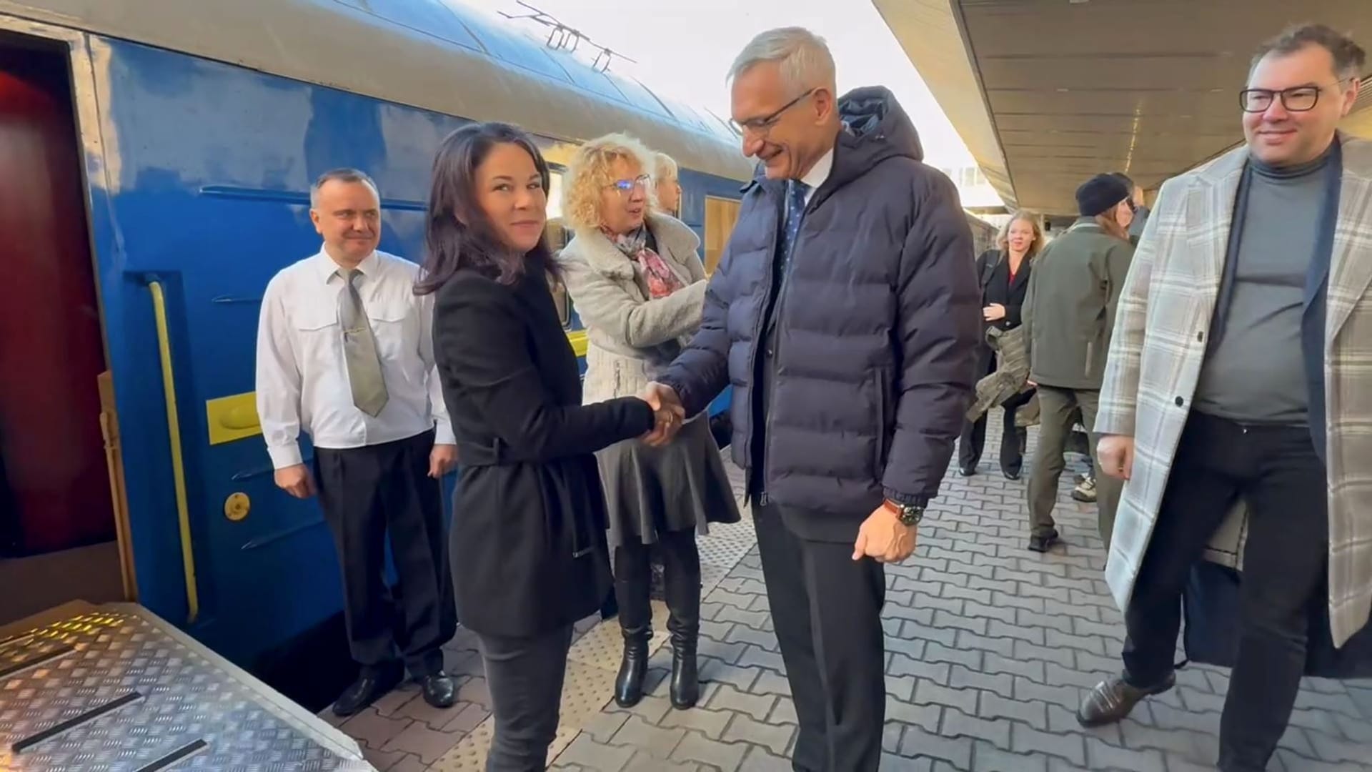 Außenministerin Baerbock besucht die Ukraine